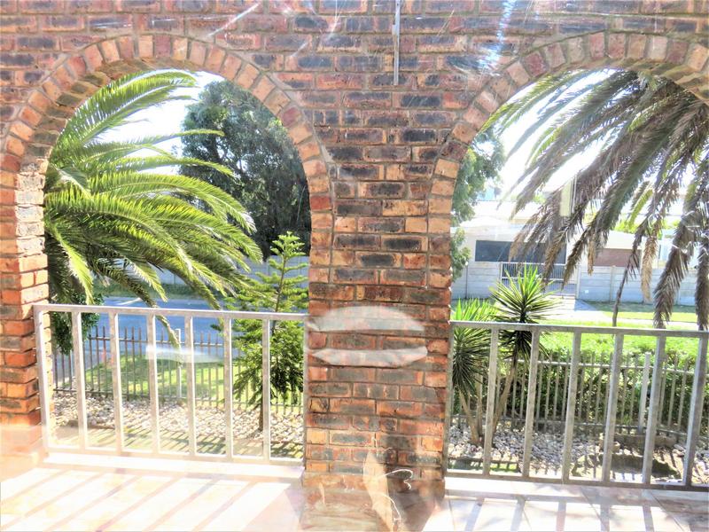 5 Bedroom Property for Sale in Middedorp Western Cape